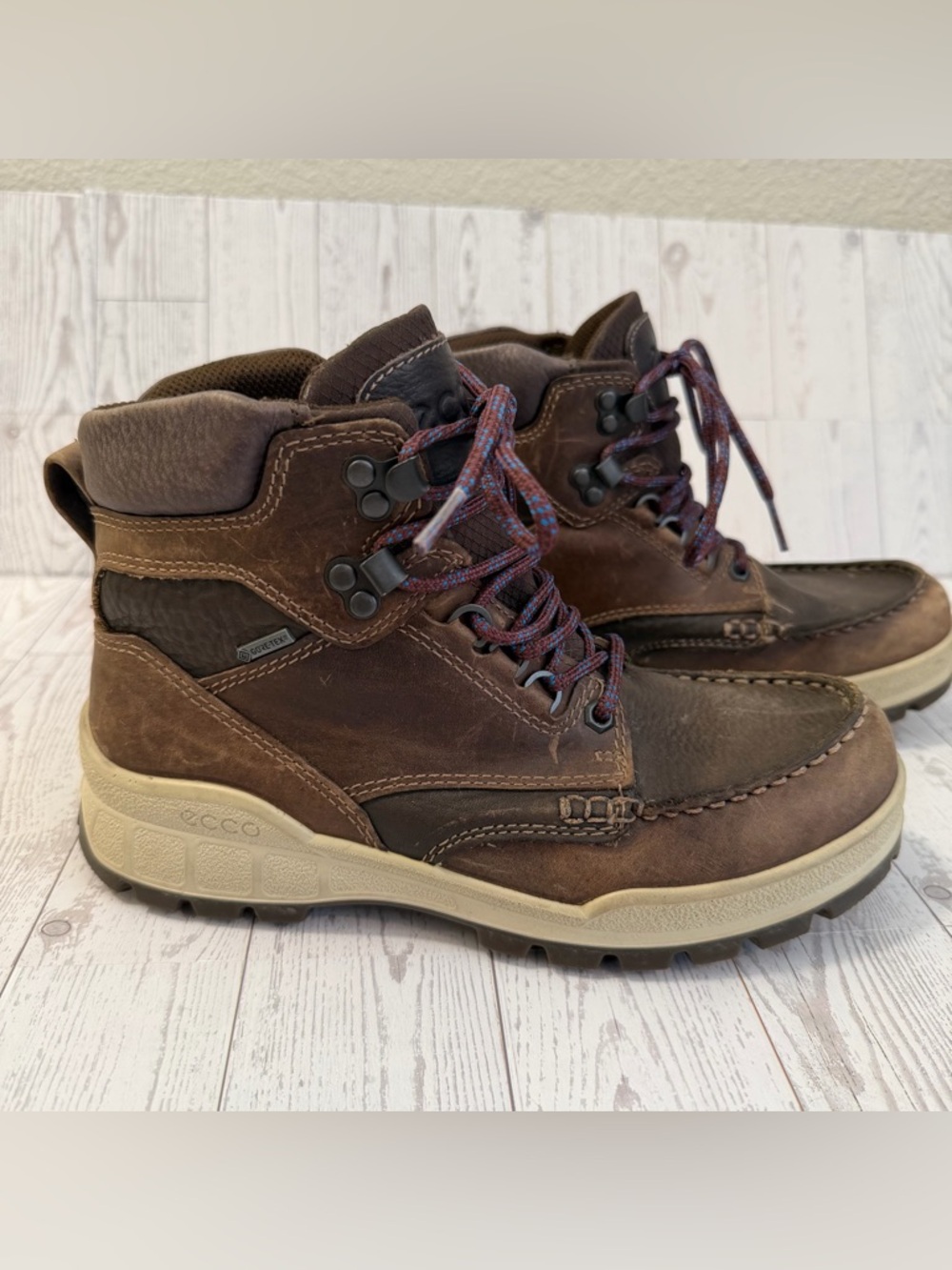 Ecco, Gore-Tex Waterproof Brown Hiking Boots | Women’s 37 / 6.5-7